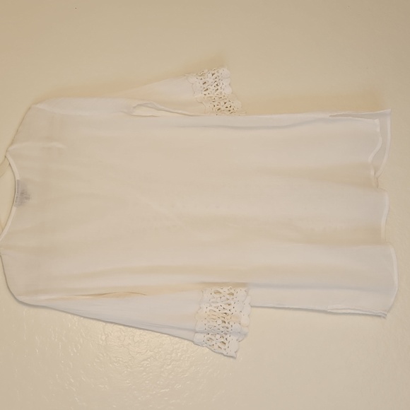 Elegant White Lace Trim Tunic - Picture 4 of 6